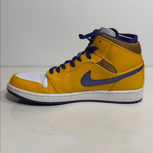 NIKE Air Jordan 1 Mid - US Mens 10 - Picture 4 of 11